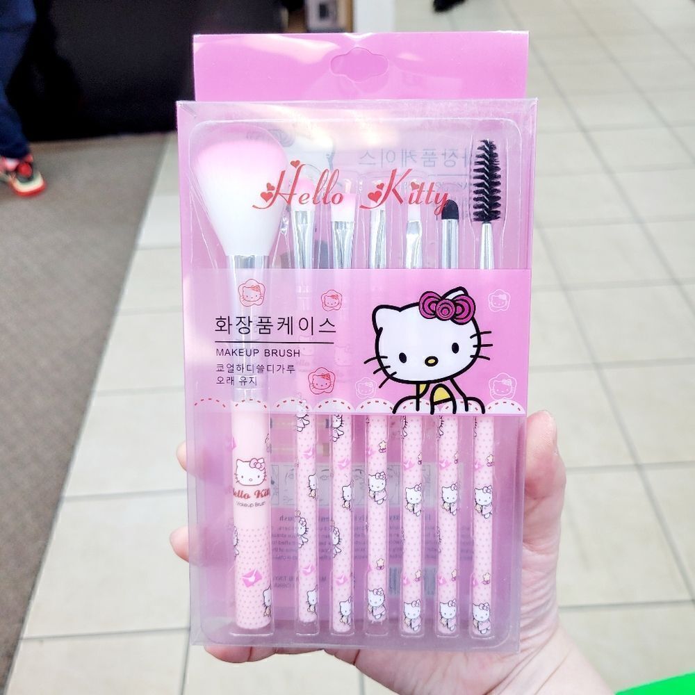 Brand New Hello Kitty Set Of 7 Makeup Brushes